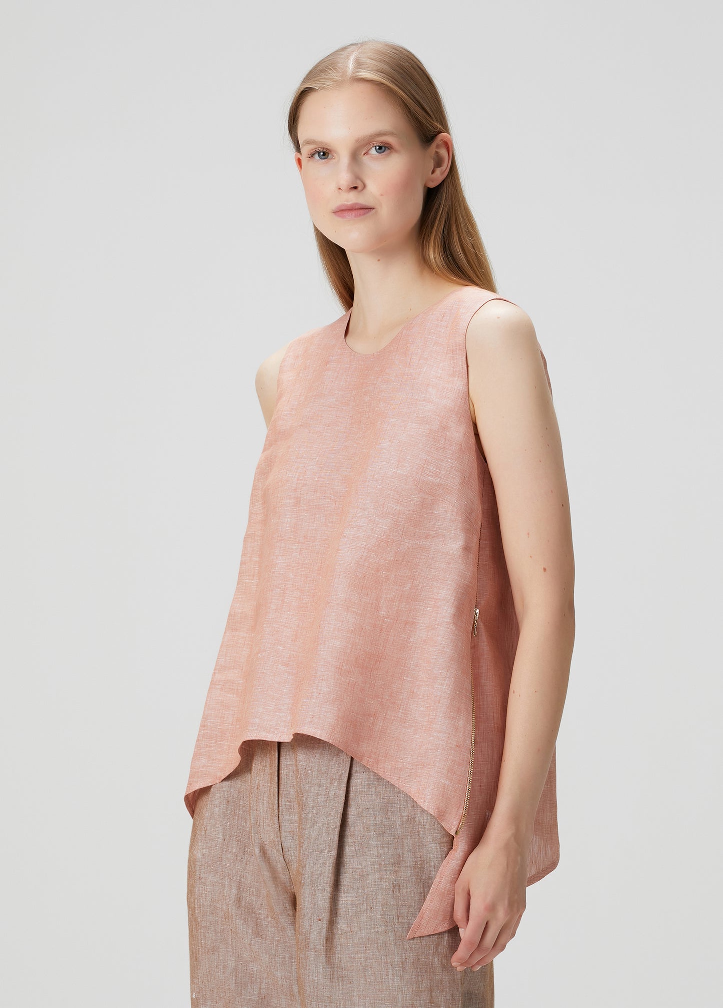 
                  
                    Aida Top
                  
                